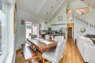 Serene Big Bear Retreat with Hot Tub and Game Room! - Big Bear City - 4