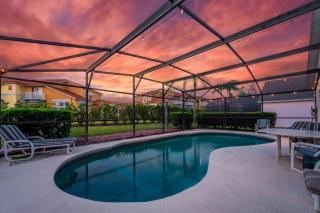 4BR w Heated Pool near Disney & Lake - Sleeps 10 - Kissimmee - 0