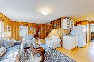 Comfy Cabin by the Sea - 4