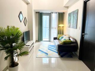 Lush 1BR Uptown Parksuites BGC 200mbps, Pool & Gym - Manila - 0