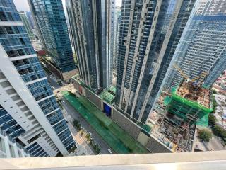 Lush 1BR Uptown Parksuites BGC 200mbps, Pool & Gym - Manila - 4