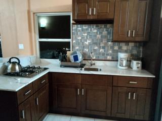 Zeus Estate Guesthouse - Grays Hill - 4