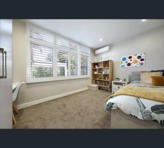 Family and resort-style setting - Melbourne - 1