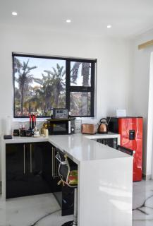 Posh Spot on the beachfront sleeps 5 - Gqeberha - 7