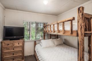 Cozy Townhome with Wildlife Views! 5-min walk to Midtown! Modern Look - 6