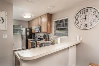 Cozy Townhome with Wildlife Views! 5-min walk to Midtown! Modern Look - 2
