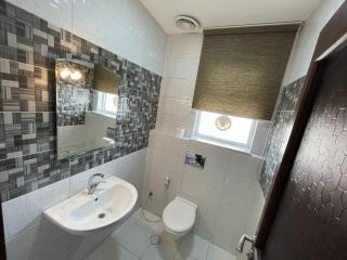 Modern 2-Bedroom Apartment in a Vibrant Neighborhood - 5