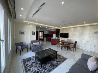 Modern 2-Bedroom Apartment in a Vibrant Neighborhood - 4