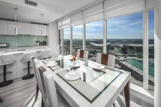 Luxury condo Stampede/Sky View, free parking, Gym - 7