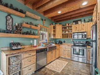 Doty's River Inn is a Peaceful 3bd in Twin Lakes - 2