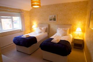 Modern 3 Bed House with Garden and Parking - 6