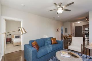 CozySuites Music Row Stylish 2BR free parking 44 - Nashville - 4