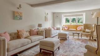A handsome large 9 bedroom 17th Century village house moments from The Cotswold Way offering modern luxury in a peaceful location - Frocester - 6