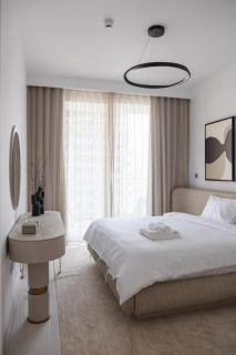 Beachfront Elegant 2BD Condo with Breathtaking Views -15AB01 - Dubai - 3