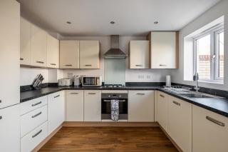 Our latest stunning property by Our Home Short Stays free parking super fast WiFi large back garden and crisp hotel white linen - 3