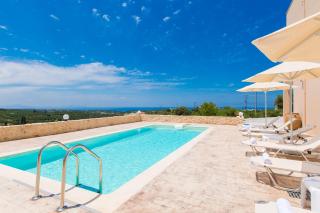 Domas Blue Studio Villa With Private Pool and Panoramic View - Loutra - 7