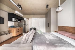 48 New Studio w Movie screen, fast wifi and balcony - São Paulo - 1