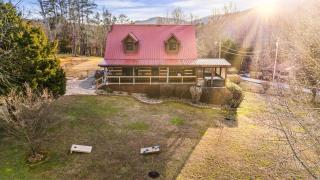 Hidden Star Hideaway-Blackberry Farm-Smoky Mtn Nat Park-Hot Tub- Fire Pit- Fenced Yard- Pet Friendly - 1
