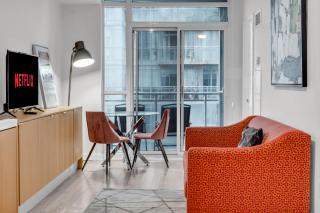 Spadina Modern suites - 2