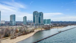 Spadina Modern suites - 1