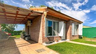 Los Sauces, casas con piscinas privadas en barrio residencial - San Carlos de Bolívar - 9