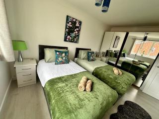 Beautiful House in South Cambridge, 14-Min Drive to the City Centre, Free Parking, No Sofabeds, Sleeps 6 - Cambridge - 6