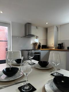 Entire Apartment super king bed close to Town Centre - Colchester - 1