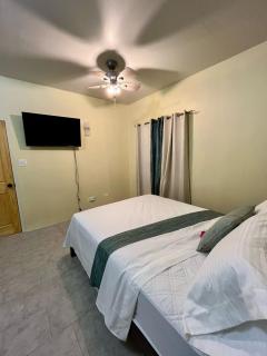Sea-Renity Hideaway (Studio Apt) - Woods - 5