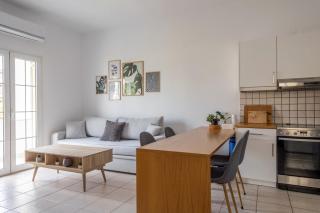 Minimal Apartment in Heraklion - 8