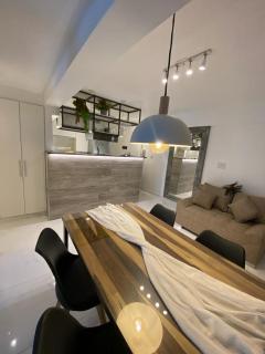 DEPARTAMENTO CENTRICO CON COCHERA - CORDOBA Argentina- - 1