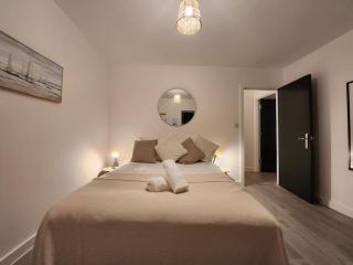 ApartHotel Flat 8 - 10 min to centre by Property Promise - 2