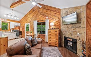 Pet-friendly Smoky Getaway With Hot Tub - Sevierville - 5