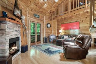 Mountain View Family Cabin W Game Room & Pool - Sevierville - 2
