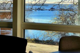 Entire beautiful lakefront house - 2