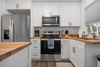 Bloom Lagoon! Tropical home with heated pool and grill! Pet Friendly! - 1