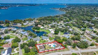 75 Palms! Sleeps 23! Luxury 1 acre lot Pool and Spa, Putting Green & Game Room! - Bradenton - 2