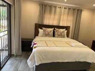 Zari on Vaal Country Lodge - Deneysville - 2