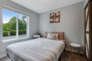 Pet Friendly and Spacious Valley View Family Home - Snohomish - 1