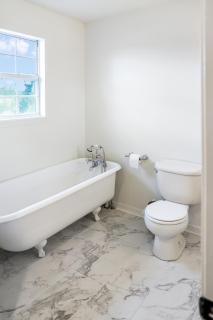 Lake Hamilton Carriage House 5BR; 3.5BA Sleeps 17! - Hot Springs - 6