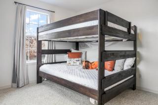 Lake Hamilton Carriage House 5BR; 3.5BA Sleeps 17! - 4