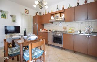 Lovely Home In Capezzano With Kitchen - Capezzano Pianore, - 3