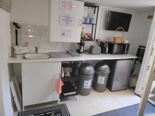Hidden Treasure-Netflix and Wi-Fi-Basement flat - Gillingham - 9