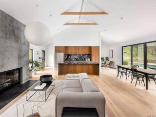 Newly Built Luxury Home & Pool - Accord - 6