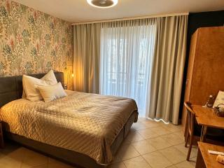 Brauner Bär mit Donaublick - 1