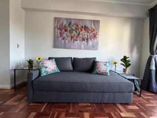 Heylon Sea Point luxury spacious one bedroom apartment queen size bed & inverter - Cidade Do Cabo - 1