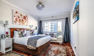 Heylon Sea Point luxury spacious one bedroom apartment queen size bed & inverter - Cidade Do Cabo - 2