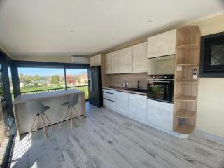 Logement indépendant chez l'habitant avec piscine commune - Grièges - 1