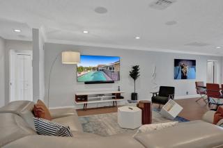 Luxe 4BR Waterfront w Htd Pool 5min to beach - Fort Lauderdale - 3