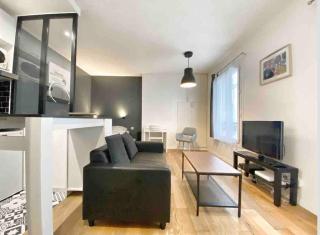 CHARMING FLAT IN MONTMARTRE - 1