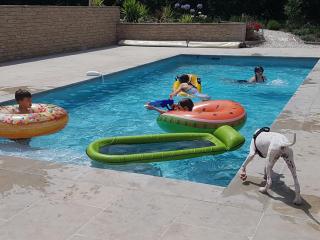 SUPERBE MAISON FAMILIALE AVEC PISCINE - 9